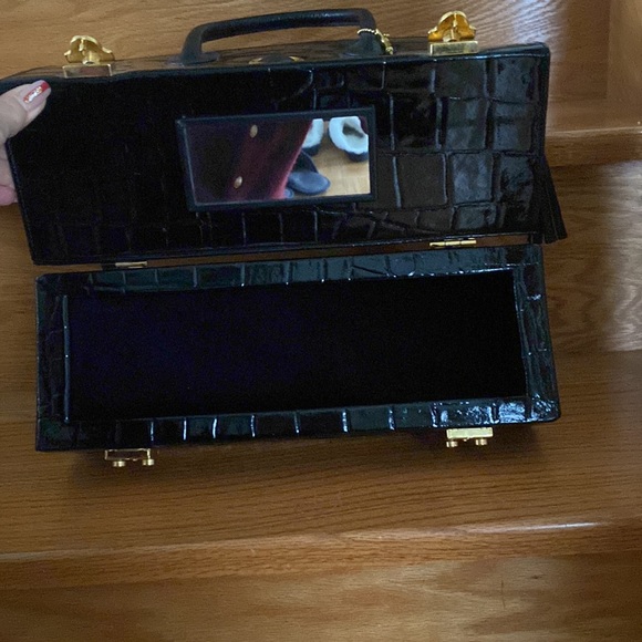 Very fashionable real leather ladies bag with mirror makeup section and 2 locks - Picture 4 of 15